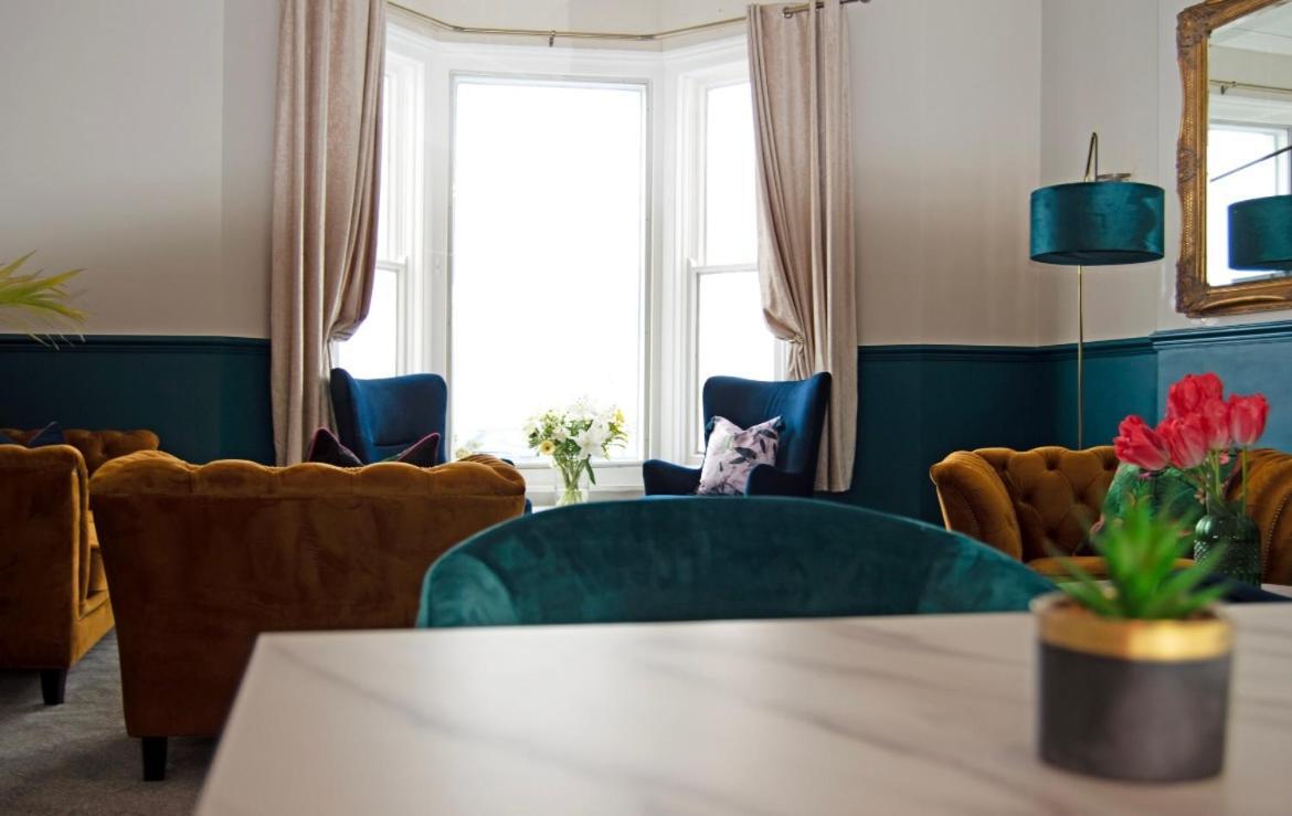 Hotel No5, Beachfront With Free Private Car Park Llandudno Exteriör bild