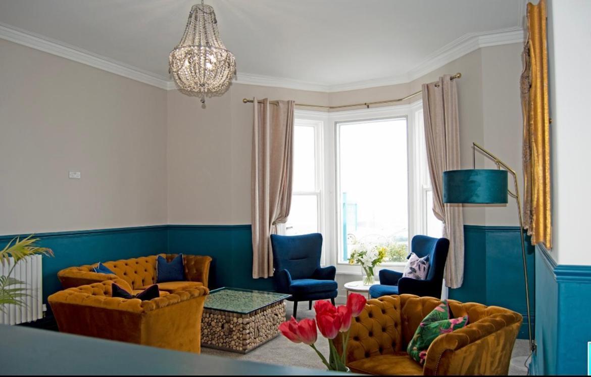 Hotel No5, Beachfront With Free Private Car Park Llandudno Exteriör bild