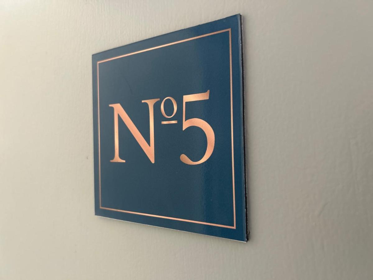 Hotel No5, Beachfront With Free Private Car Park Llandudno Exteriör bild