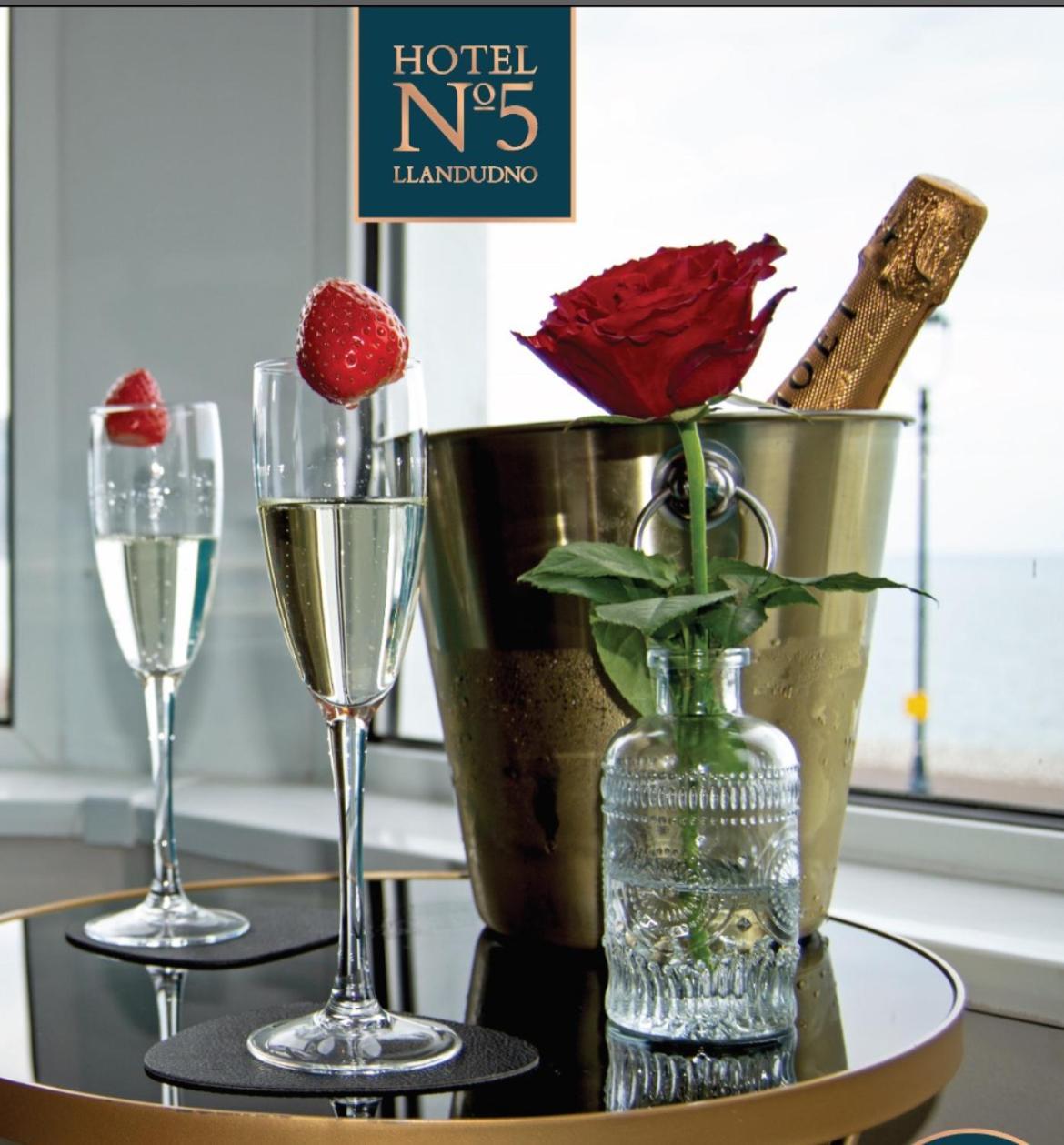 Hotel No5, Beachfront With Free Private Car Park Llandudno Exteriör bild