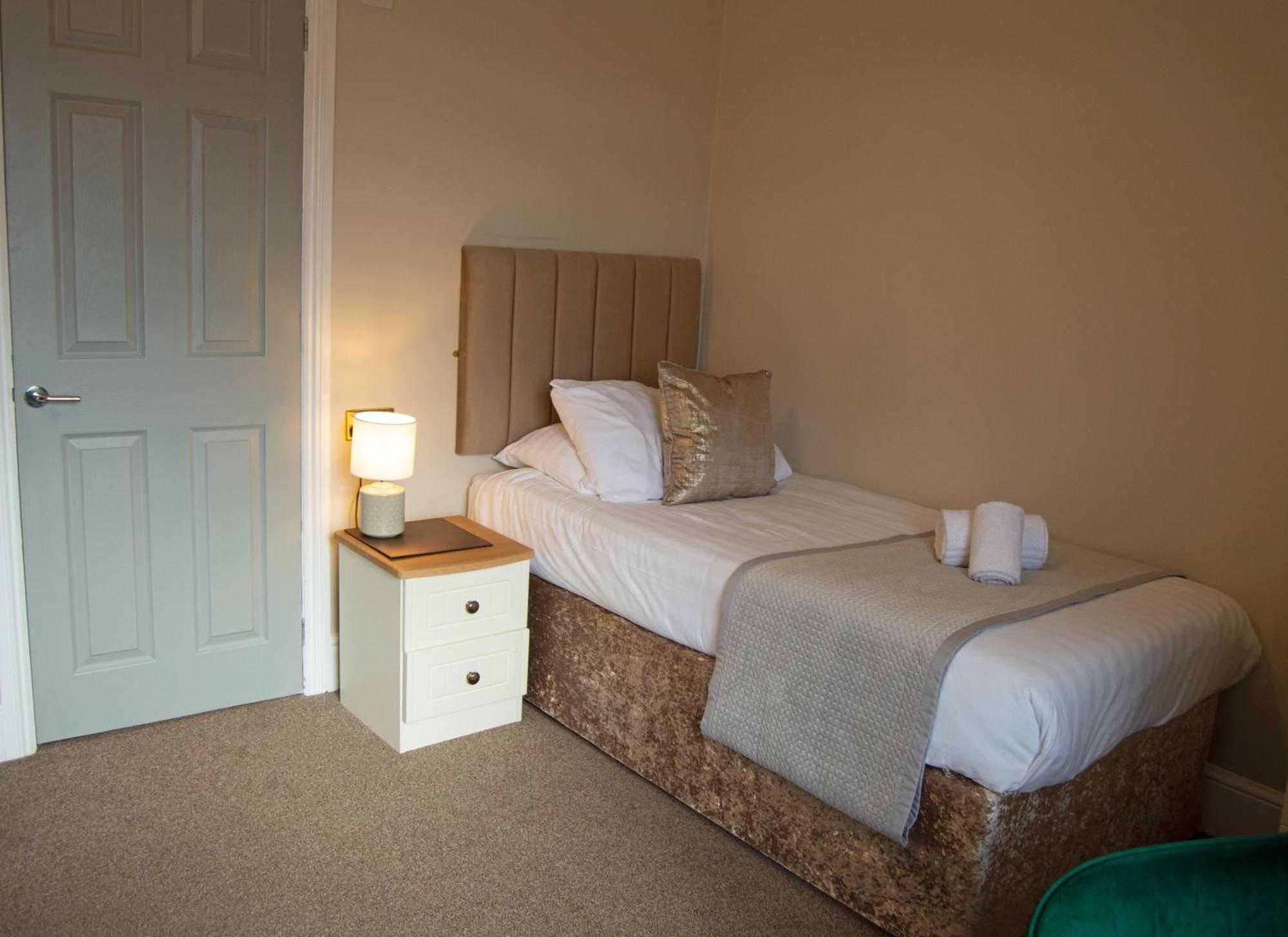 Hotel No5, Beachfront With Free Private Car Park Llandudno Exteriör bild