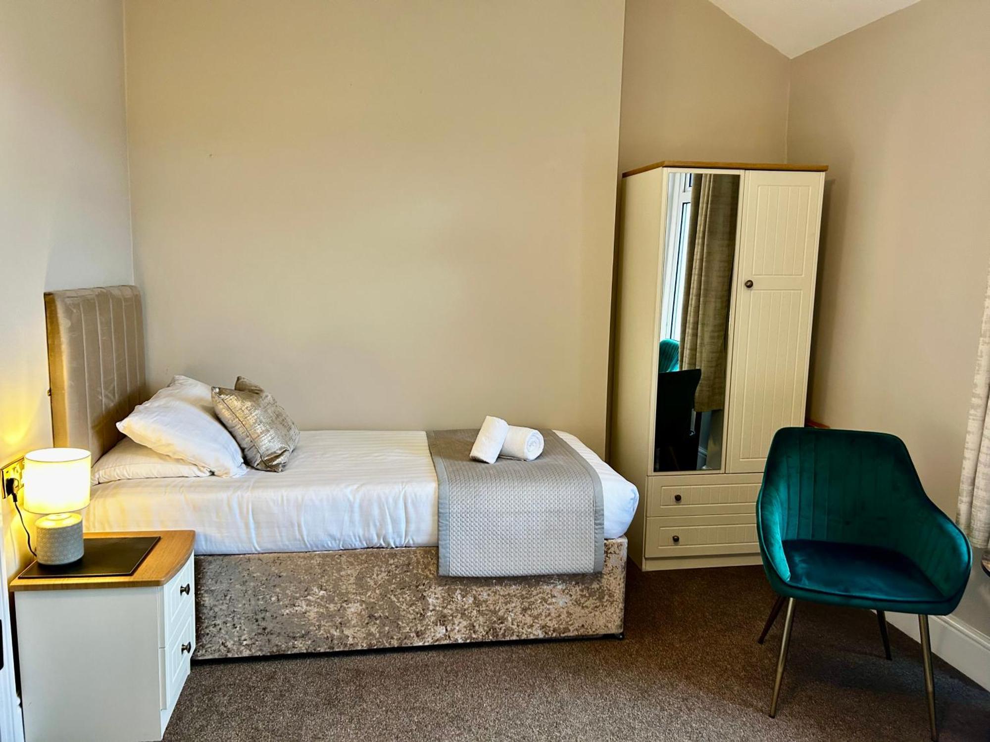 Hotel No5, Beachfront With Free Private Car Park Llandudno Exteriör bild