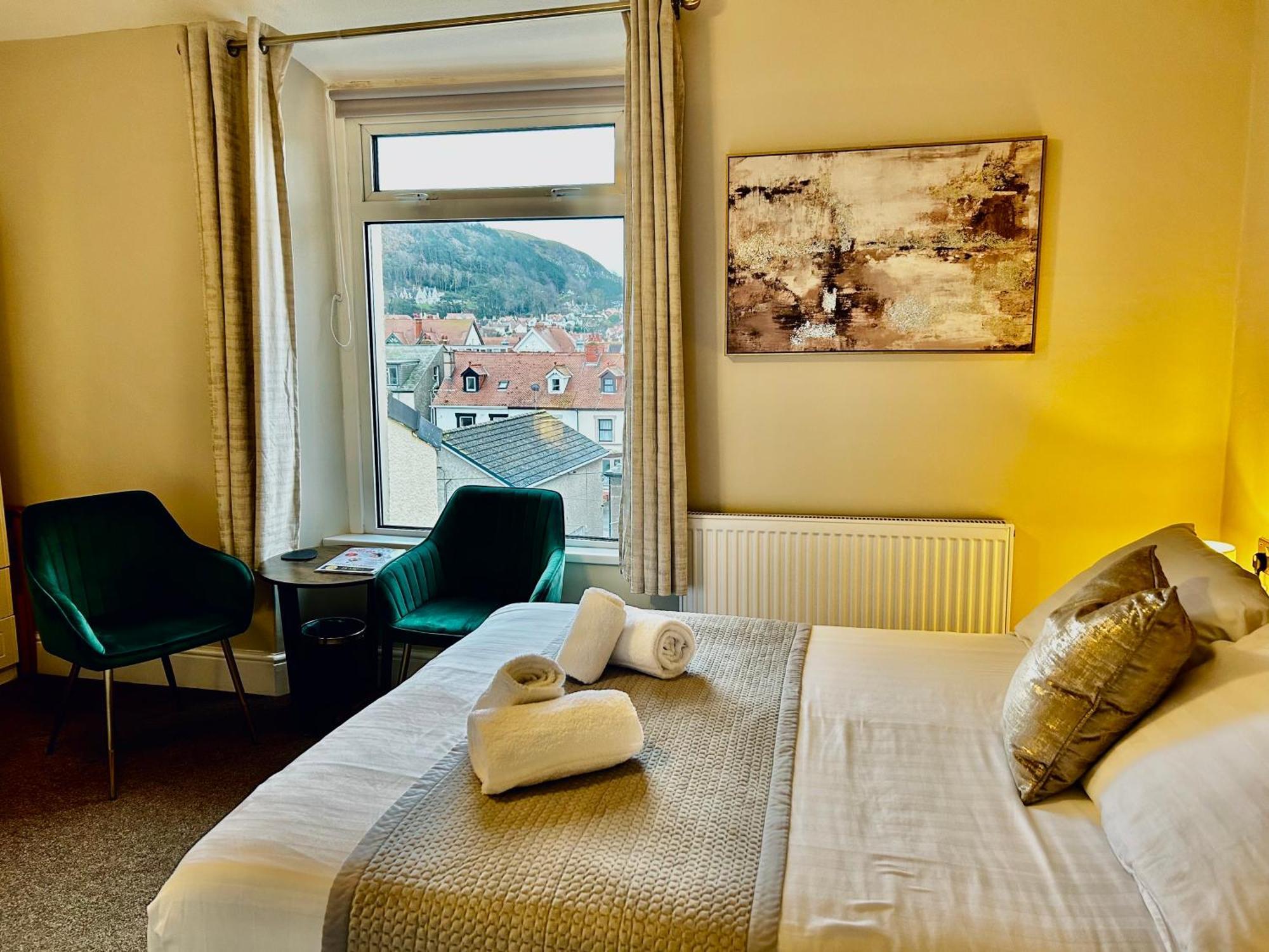 Hotel No5, Beachfront With Free Private Car Park Llandudno Exteriör bild