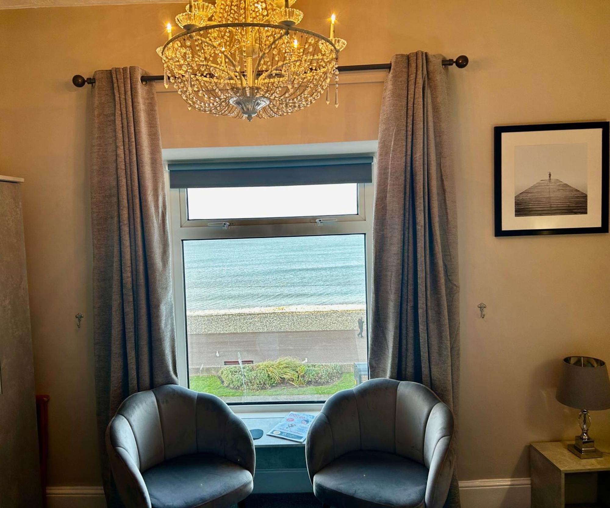 Hotel No5, Beachfront With Free Private Car Park Llandudno Exteriör bild