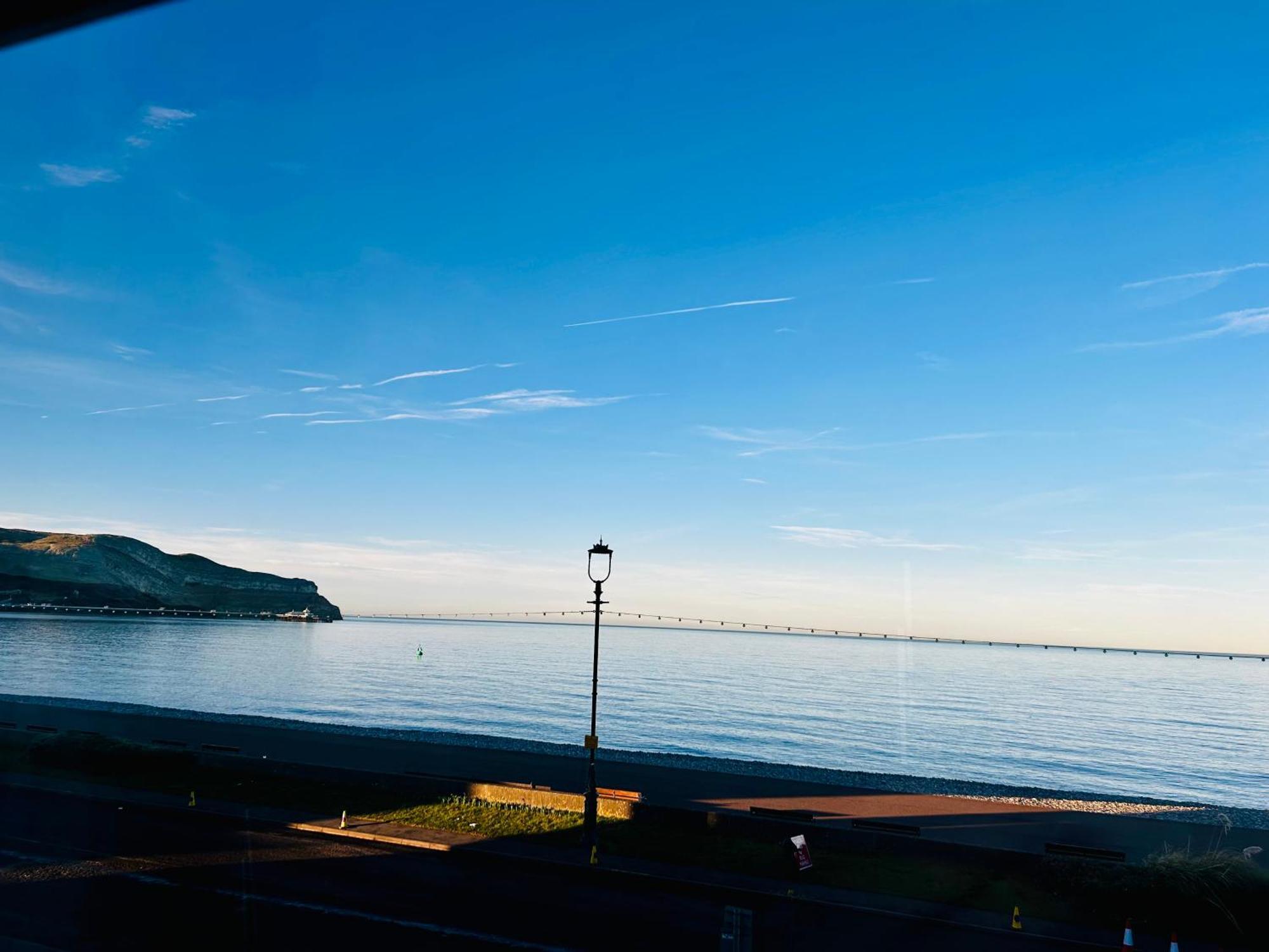 Hotel No5, Beachfront With Free Private Car Park Llandudno Exteriör bild
