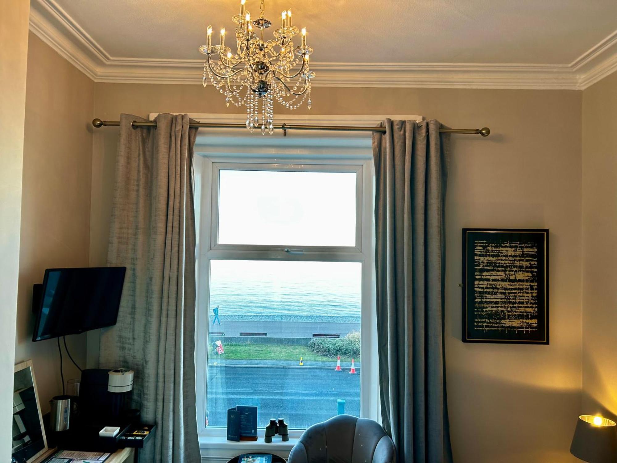 Hotel No5, Beachfront With Free Private Car Park Llandudno Exteriör bild