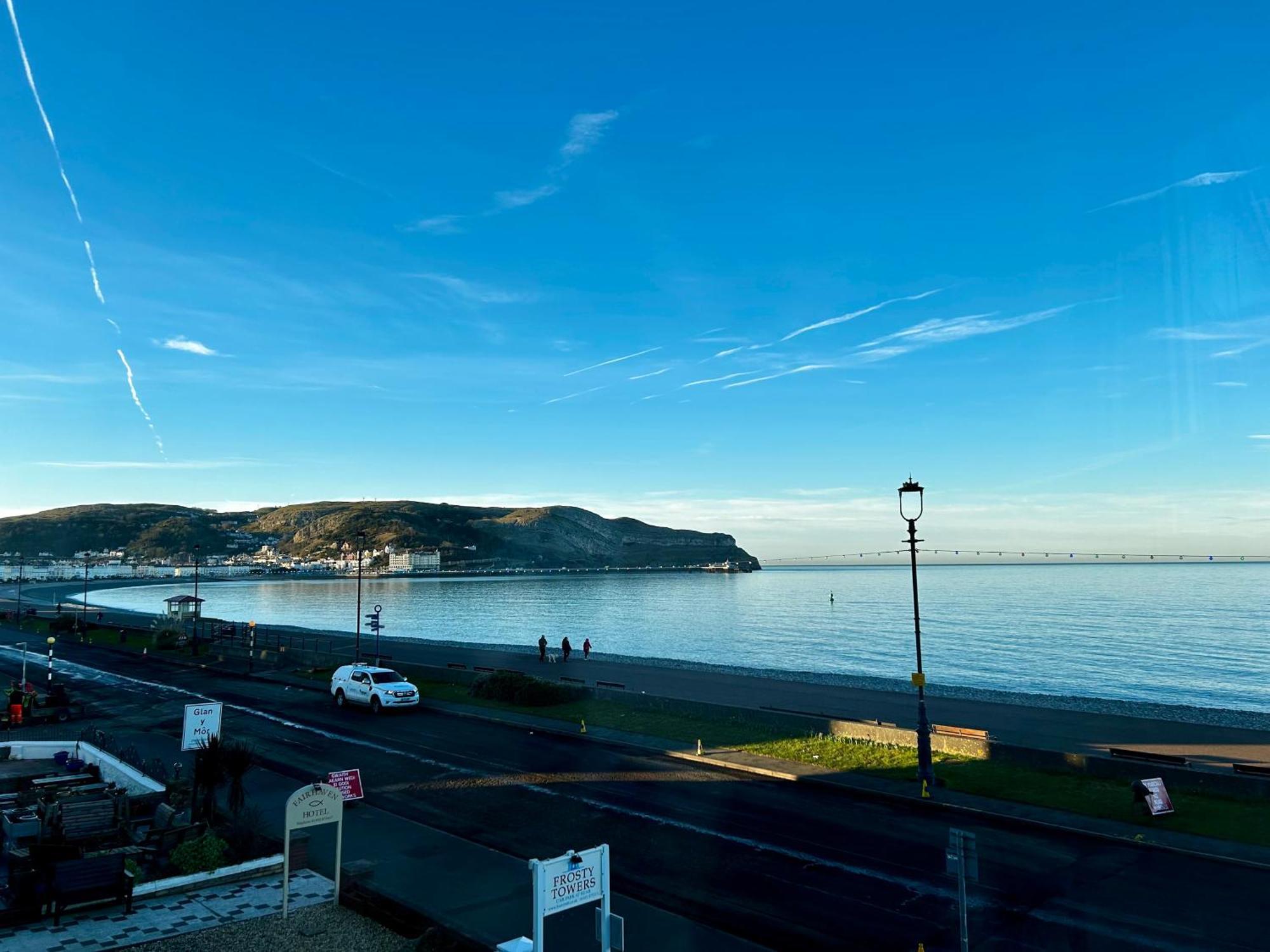 Hotel No5, Beachfront With Free Private Car Park Llandudno Exteriör bild