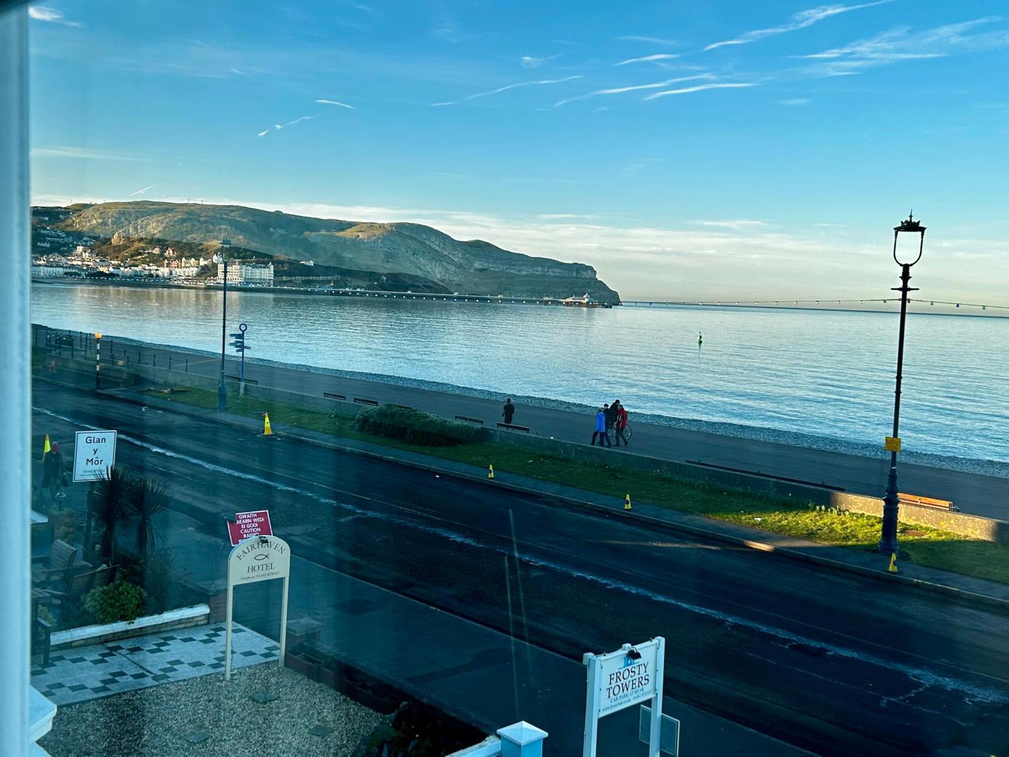 Hotel No5, Beachfront With Free Private Car Park Llandudno Exteriör bild