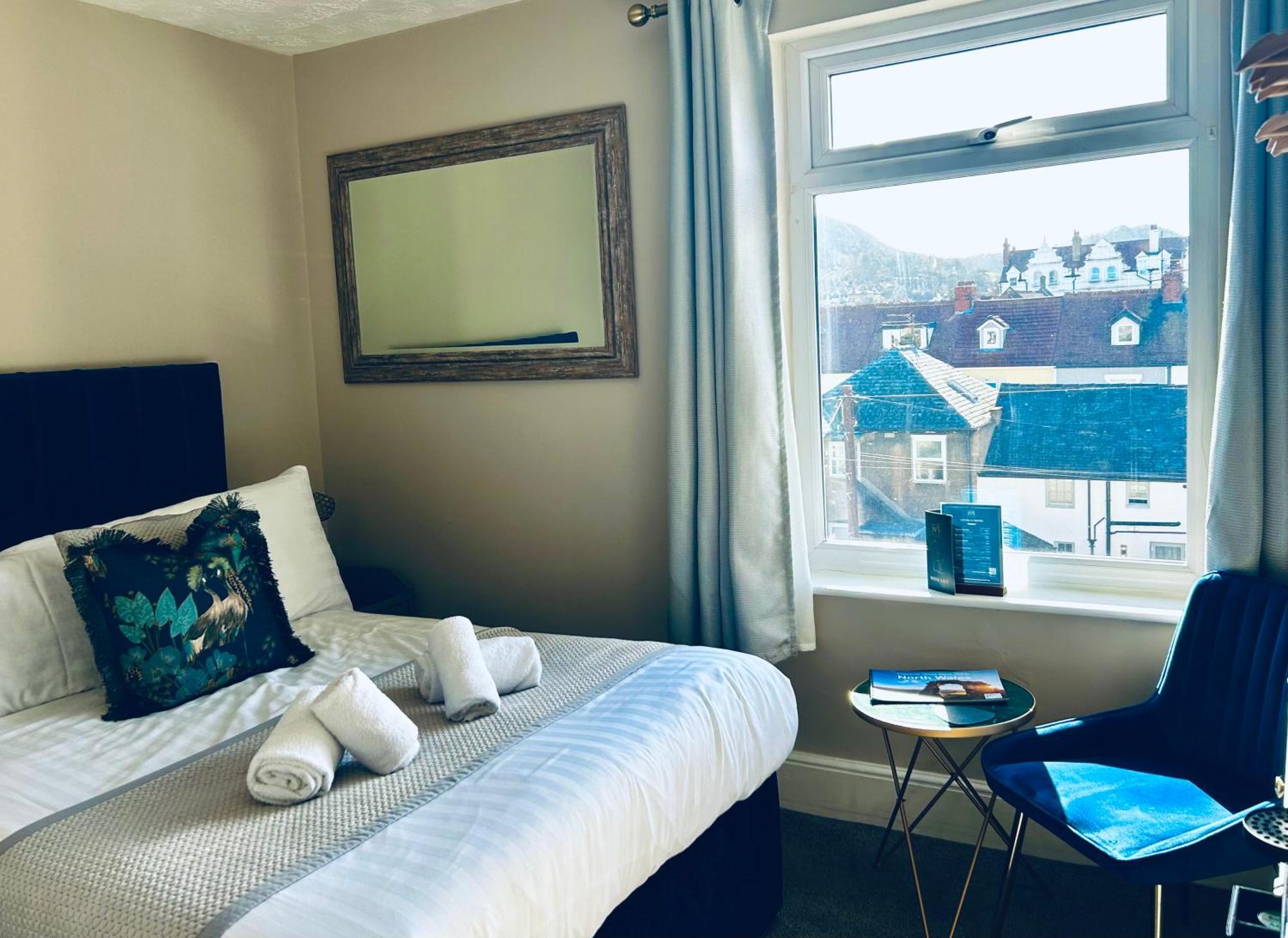Hotel No5, Beachfront With Free Private Car Park Llandudno Exteriör bild
